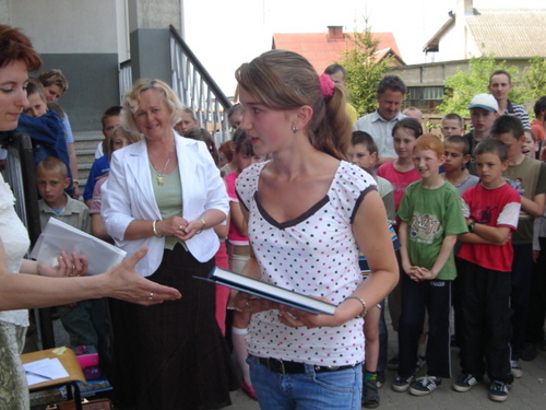 Nagrode otrzymuje uczenica Gimnazjum w Lubni Ewelina Adamczyk