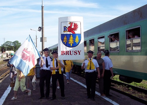 Reprezentacja gminy Brusy w trackie postoju Transcassubi w 2007 roku na trasie Brusy-Gdynia.