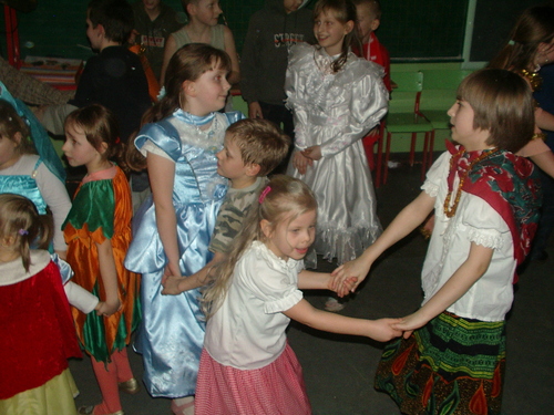 Zabawa taneczna uczniw.