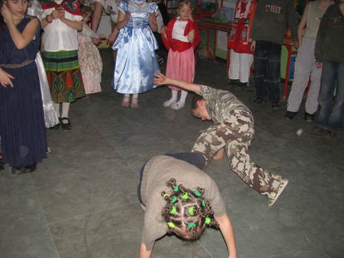 Pokaz taca break- dance w wykonaniu Michaliny i Michaa.