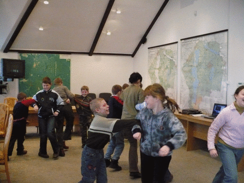 1)Dzieci klasy III I V Szkoy Podstawowej w Kosobudach podczas taca.