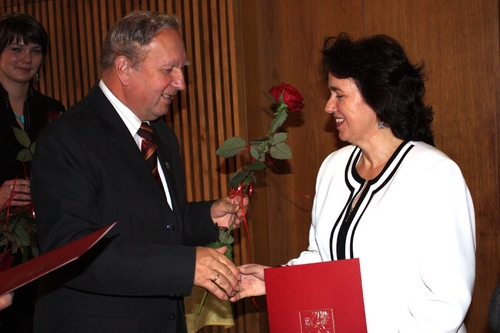 yczenia od Wiceprzewodniczcego Rady Miejskiej w Brusach Stefana Lewiskiego przyjmuje p. Magorzata Ostrowska.