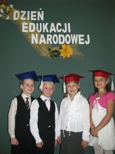 uczniowie klasy I (Jan  Januszewski, Szymon Kuczkowski, Wiktoria Glaubert, Daria Kobus) 