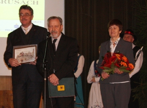 Na zdjciu od lewej: Wodzimierz angowski, Kazimierz Ostrowski i Janina Kosiedowska