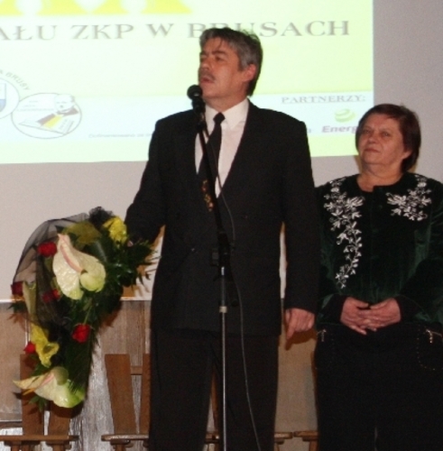 Dyrektor Kaszubskiego LO w Brusach Zbigniew omiski i Felicja Baska - Borzyszkowska