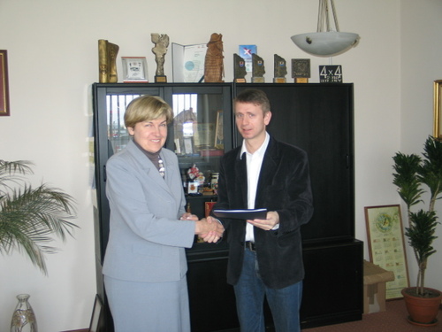 Na zdjciu p. Krystyna Dragan Prezes Zarzdu RZI Czuchw z Burmistrzem Brus Witoldem Ossowskim.