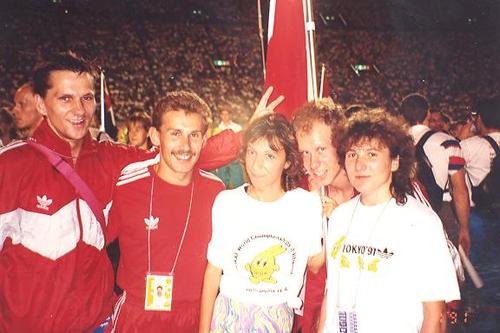 Mistrzostwa wiata W Japonii – 1991  r.( z koleankami i kolegami, m.in. z Robertem Korzeniowskim i Magorzat Rydz)