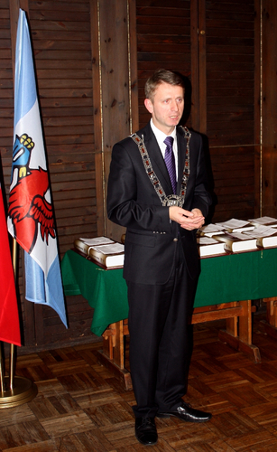Burmistrz Brus Witold Ossowski yczy jubilatom dugich lat ycia w dobrym zdrowiu. 