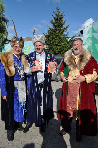 Na zdjciu od lewej - ustpujcy Krl Kurkowy Marian Wrblewski, nowy Krl Grzegorz Goebel oraz Starszy Bractwa Stefan Skwierawski
