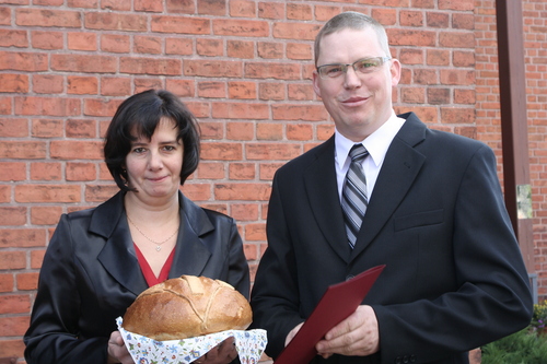 Starostowie tegorocznych doynek: pani Halina Rumel Czarnowska i pan Jzef Bucaw.