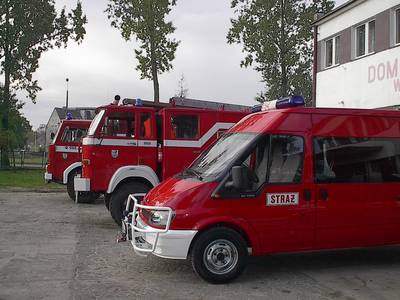 OSP w Brusach ma trzy samochody - nowy FORD usprawni niesienie pomocy ofiarom wypadkw drogowych.