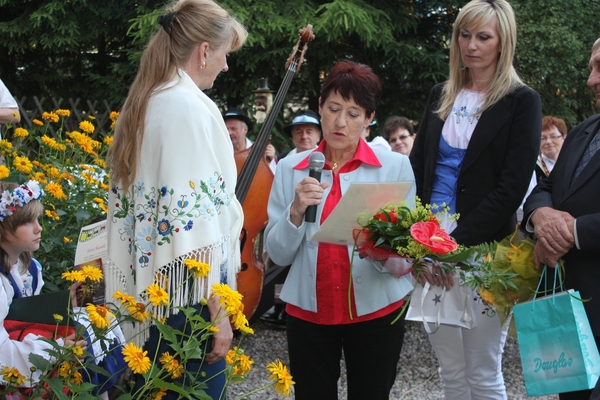 Na zdjciu (w centrum) Teresa Wojciechowska. 
