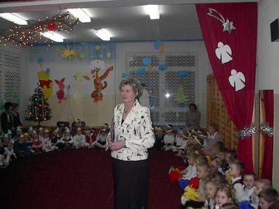 Pani Magorzata Zakrzewska, dyrektor Przedszkola Nr 1 w Brusach powitala wszytkich goci i przedstawia histori tej placwki.