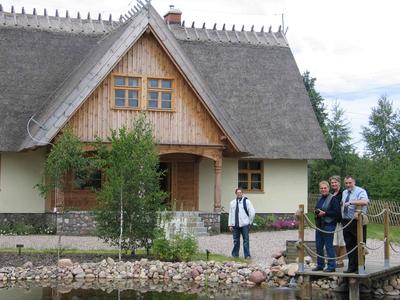 Elbiet Dzikowsk zachwycia architektura Chaty Kaszubskiej w Brusach Jagliach