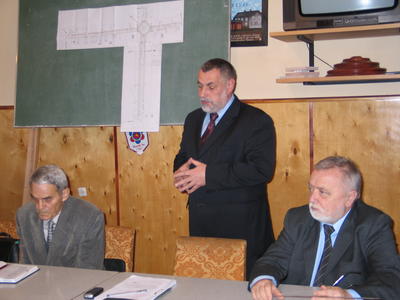 Burmistrz Brus przedstawi mieszkacom histori zamysu inwestycji oraz rda finansowania.  Od lewej: Antoni Zitkowski, Przewodniczcy Osiedla Nr