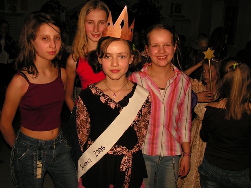 Miss szkoy Anita Literska oraz od lewej: Dagmara Jakubowska, Karolina Frymark i Paulina Kobierowska