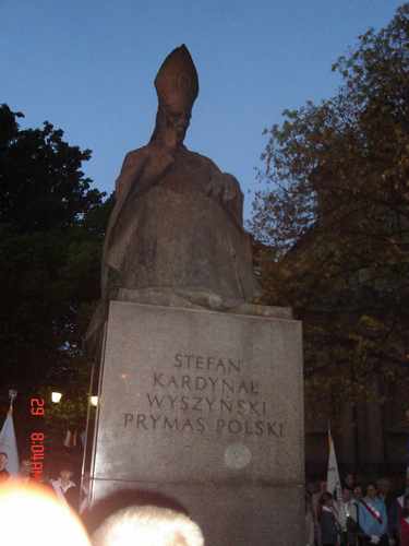 Apel Jasnogrski przy pomniku Kardynaa Stefana Wyszyskiego.