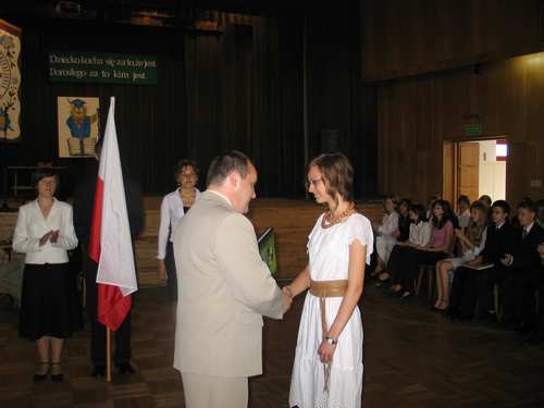 Kaja Szalewska - absolwentka, ktra uzyskaa najwyszy wynik w egzaminie gimnazjalnym.