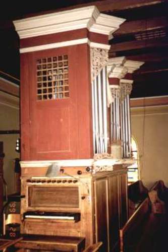 Zabytkowe organy z 1783 roku w kociele w Kosobudach.