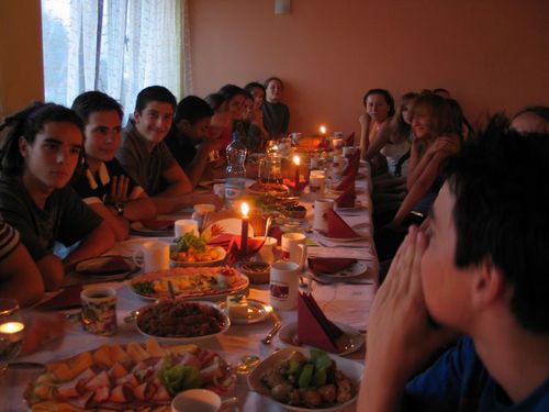 Podczas uroczystej kolacji gocie raczyli si przepysznymi, tradycyjnymi, kaszubskimi potrawami.