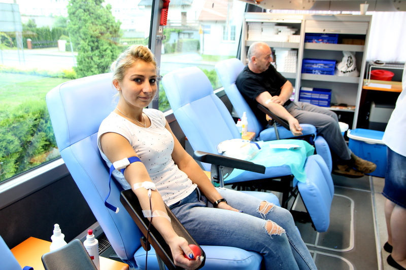 Krew oddaa midzy innymi Ewelina Galikowska (na pierwszym planie). 