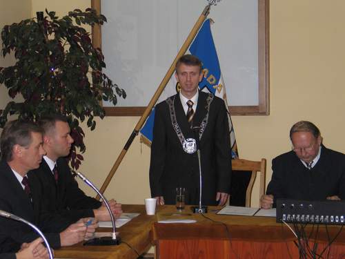 Burmistrz Brus, Witold Ossowski podczas przemowy wygoszonej do zebranych na sesji.