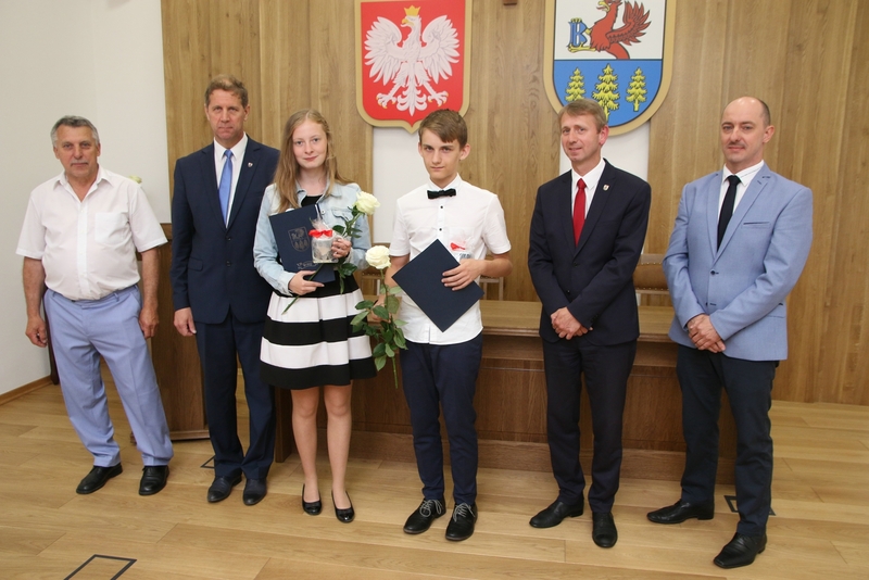 Nagrodzeni absolwenci Gimnazjum w Lubni. 