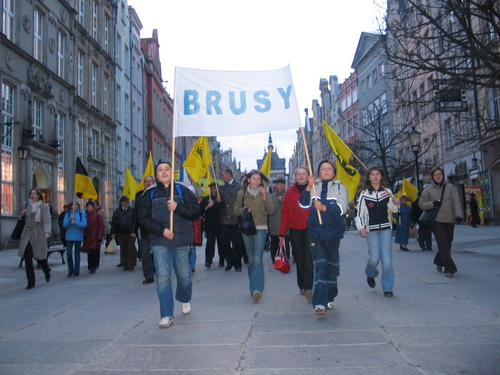 W trakcie uroczystego pochodu ulicami Gdaska.