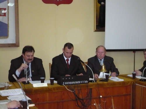 Starosta Chojnicki Stanisaw Skaja, Przewodniczcy Rady Miejskiej w Brusach Robert Skrczewski i wiceprzewodniczcy Stefan Lewiski